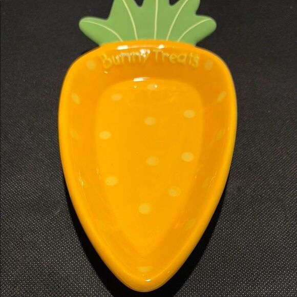 Hallmark Carrot-Shaped Dish in Orange and Green - Picture 2 of 6